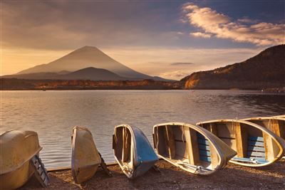 Mount Fuji und Lake Shoji bei Sonnenaufgang